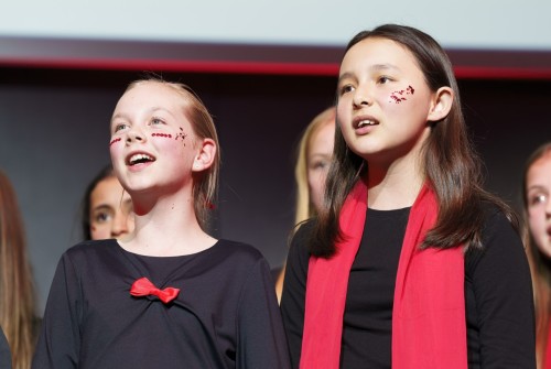 TD House Singing 2025 120.jpg