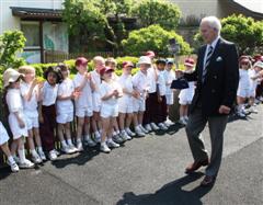 Olympic Torch Bearer from 1948 visits school