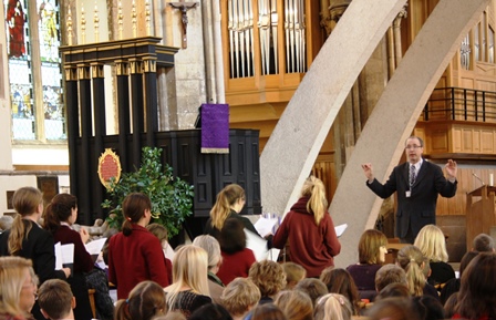 Choral Scholars sing carols with 700 RCT primary pupils